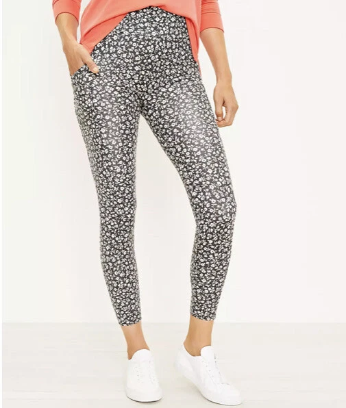 NWT Lou & Grey Flower Side Pocket Leggings - Carbon Crystal Navy