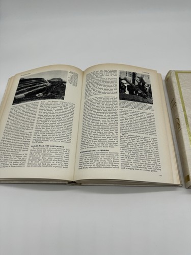 Purnell's new english encyclopedia yearbook 1968 & 1969 - Picture 3 of 10