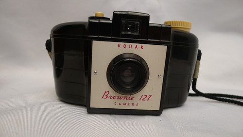 Macchina fotografica vintage Kodak Brownie 127 con custodia - anni '50/60 - Foto 2 di 6
