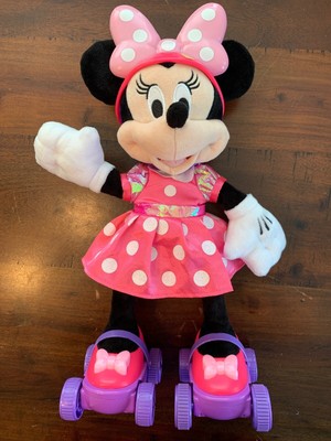 roller skating minnie mouse toy