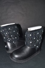 NIB Kids Girls Ugg Classic Short II Petal Boots 1019818 Black sz 3-6 Shearling