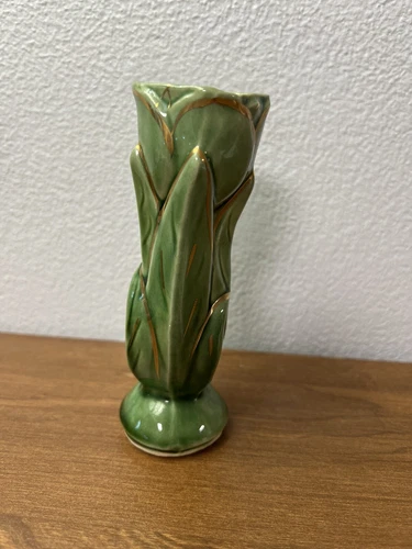 Vintage Shawnee Pottery Tulip Bud Vase #USA 1115 Green 5 inches tall