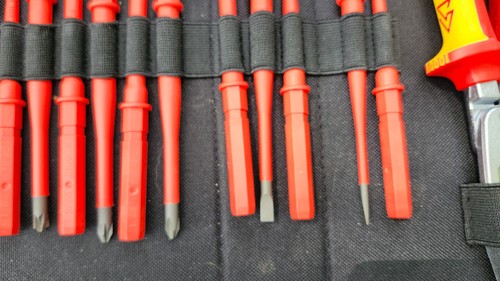 Wera Universal 2 18Pc 1000V VDE Insulated Bit Holder Screwdriver Set 05347107001 - Picture 4 of 6