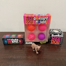 JUEGO DE 3 bolas de pelusa NeeDoh Teenie paquete de 3 agujeros de donut bola de nieve juguete viral Nee Doh