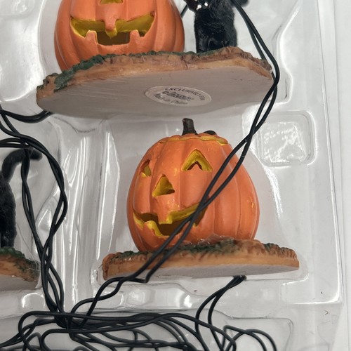 Lemax Spooky Town - Lighted Pumpkins with Black Cats - Picture 5 of 8
