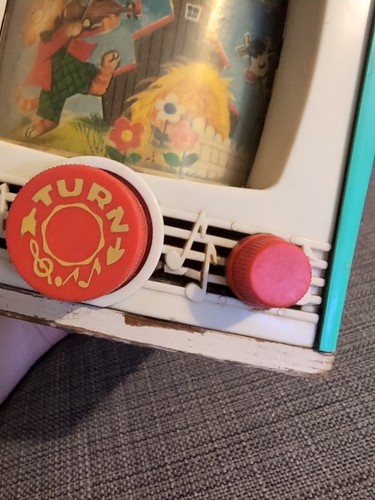 Vintage '64 Fisher Price Hey Diddle Diddle Peek A Boo Screen TV Toy Music Box - Picture 10 of 24