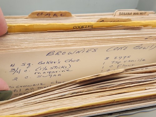 Vintage Lot of 193 Hand Written/Cut Out Recipes w/Vintage Metal Recipe Box - Picture 19 of 24