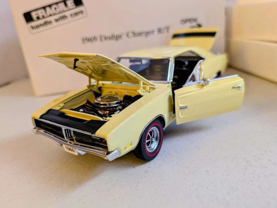 1969 Dodge Charger R/T - Danbury Mint 1/24 Scale Die-cast Model - Image 2 of 3