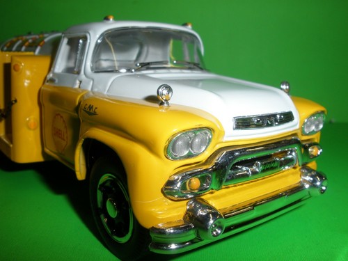 1:34 FIRST GEAR 1958 GMC 300 TANKER TRUCK REGULAR DIECAST SHELL OIL #19-3027 - Picture 5 of 6