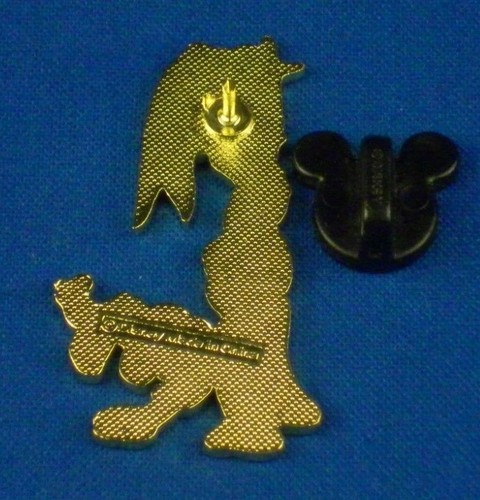 Mickey Mouse Standing on Pluto WDW 2000 Cast Holiday Celebration Pin # 14922 - Picture 3 of 4