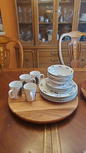 Gibson Christmas Time 16pcs 4 Person Setting Plates Bowl Porcelain Xmas Holiday - Picture 6 of 12