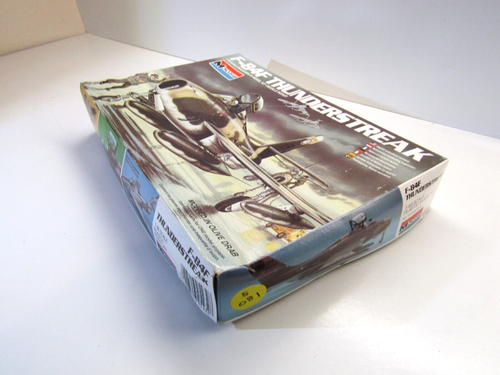 Monogram 1:48 Republic F-84F Thunderstreak model kit # 5432 - Picture 2 of 9