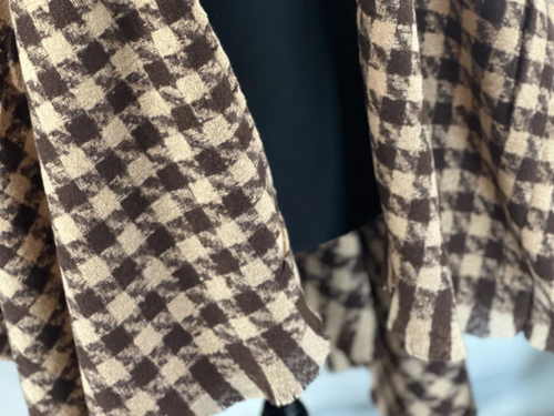 Schicke khakifarbene Houndstooth Ruanenhülle | Ganzjahresponcho | Einheitsgröße für alle - Bild 5 von 8