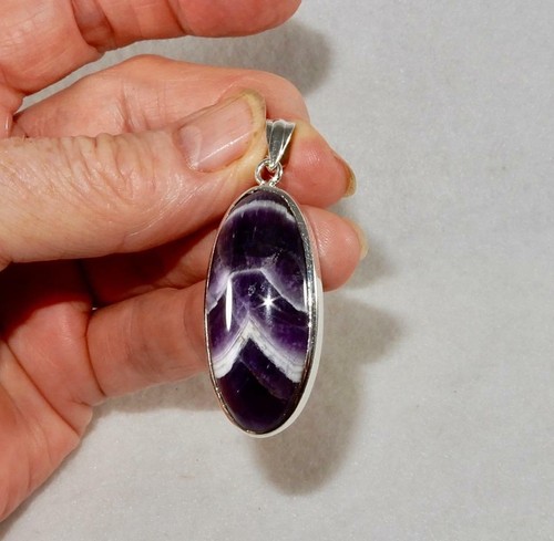 Chevron Amethyst langer ovaler Anhänger Sterlingsilber innere Stärke & Mut - Bild 4 von 5