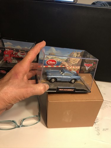 Disney Pixar Cars 2 Finn McMissile 1:43 Original Display Case - Picture 6 of 6
