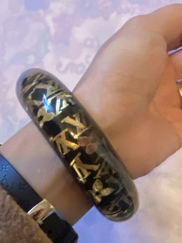 LOUIS VUITTON Plastic Black Bangle in Monogram Pattern - Picture 4 of 5