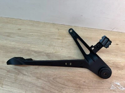 UN SUPPORT DE RADIATEUR DROIT 827.1.882.2A DUCATI PANIGALE 1100 V4S 2020 - Photo 1/3