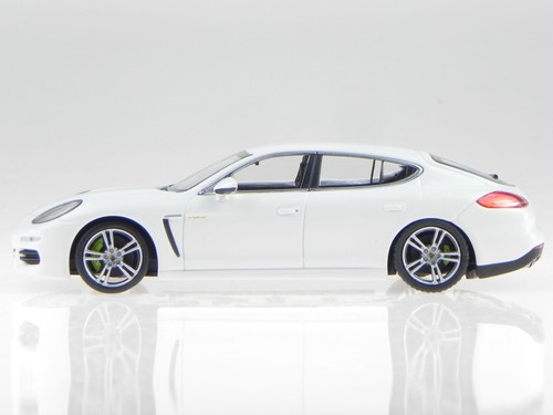 Porsche Panamera E-Hybride G1 II white diecast model car 200E Minichamps 1:43 - Picture 2 of 4