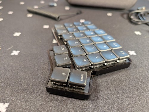 Keebio Iris CE low-profile Choc V1 mechanical split keyboartd - Picture 3 of 7