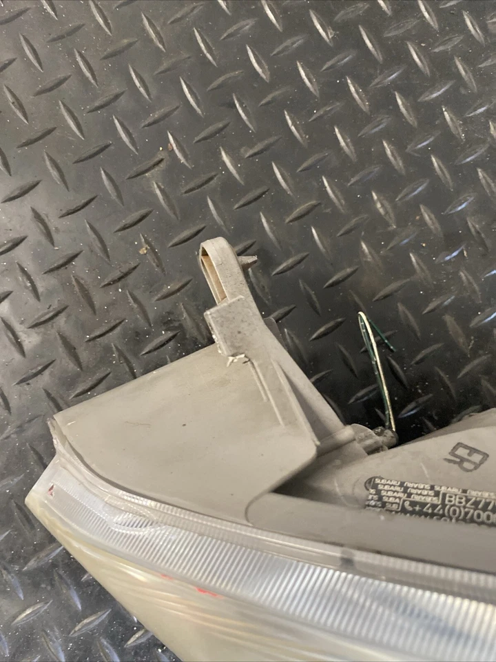 Faro delantero izquierdo Subaru Justy 2007 pasajero Foto 4 de 4