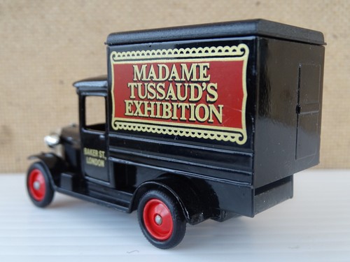 VINTAGE 1928 CHEVROLET VAN MADAME TUSSAUD'S LLEDO SCALE DIECAST COLLECTORS ITEM - Picture 6 of 12