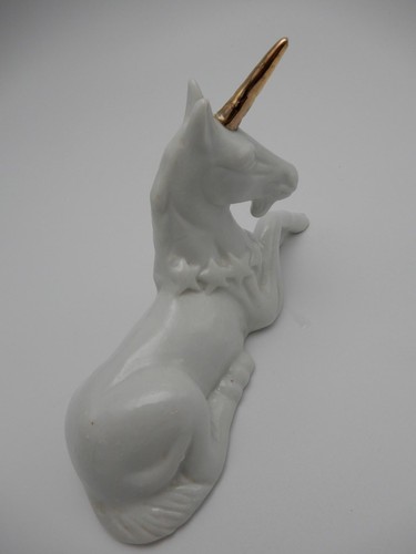 White Porcelain Bearded Unicorn with Gold Horn & Garland of Stars Taiwan 1979 - Imagen 6 de 8