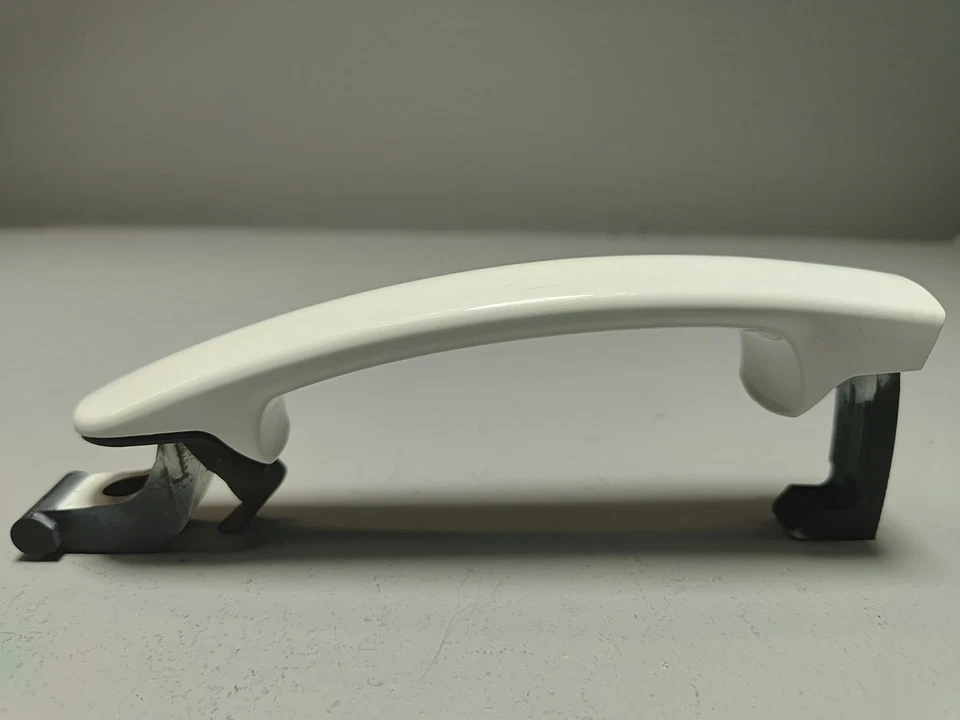 Manija de puerta de pasajero delantera o trasera blanca OEM Volkswagen Jetta 2011-2018 Foto 3 de 4