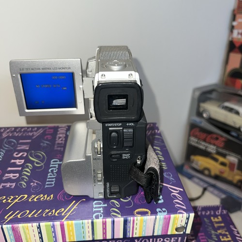 Cámara de video digital JVC GR-DVM90 paquete plateado - probada y funcionando - Imagen 4 de 17