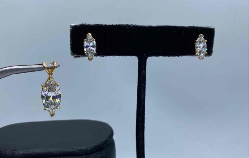 14k Gold & Cubic Zirconia Pendant & Post Earring Set 2pcs 3.9g