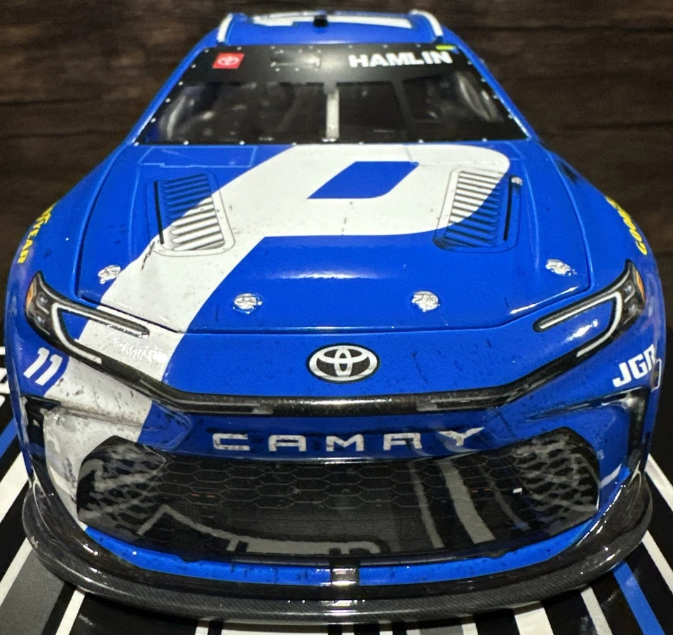 2025 DENNY HAMLIN PROGRESSIVE MARTINSVILLE WIN RACED 1/24 LIONEL NASCAR DIECAST - Image 3 of 4