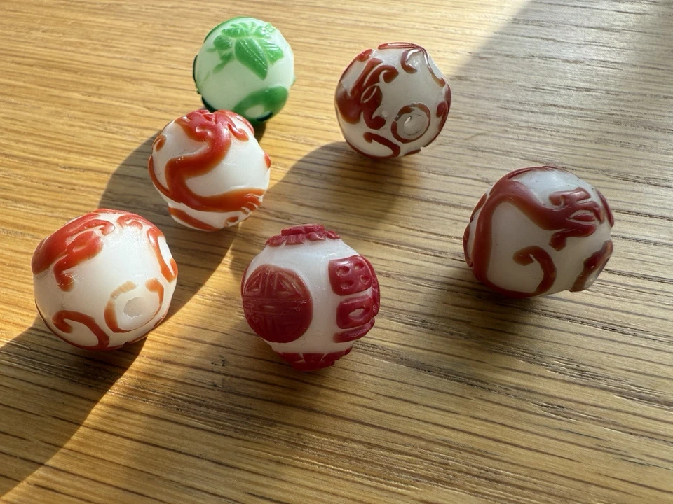 中国古董出口红色绿色白色雕刻覆盖北京玻璃珠套装 — 第 4/4 张图片