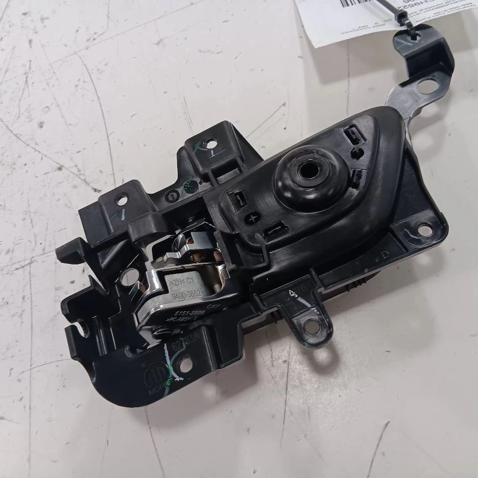 Jeep Compass Door Handle Right Passenger Rear Interior Inside  2018 2019 2020 20 - Image 2 of 4