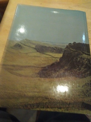 Hadrian's Wall by James Forde-Johnston 1977 Book Club Associates, London plus VC - Picture 2 of 3