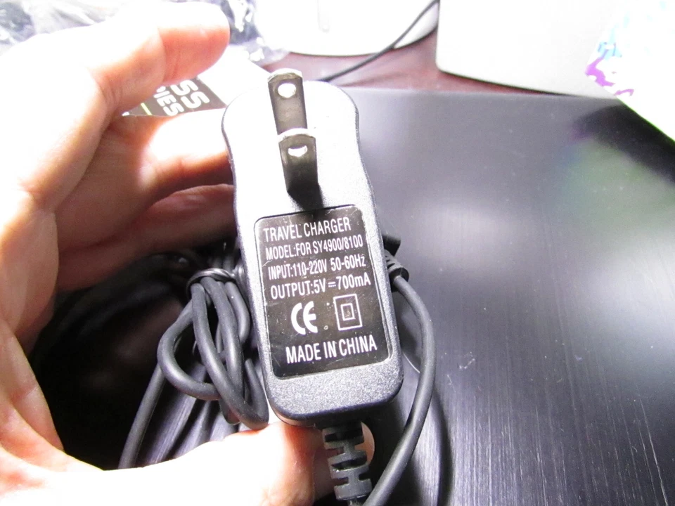 Cargador de pared para teléfono celular Sanyo 4900/8100 con conmutación automática 110/220 Foto 2 de 4