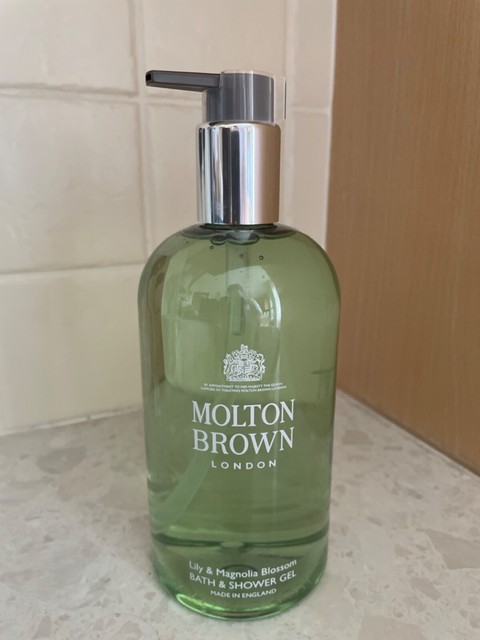 Molton Brown Lily & Magnolia Blossom Bath & Shower Gel 500ml Molton Brown Lily & Magnolia Blossom Bath & Shower Gel 500ml