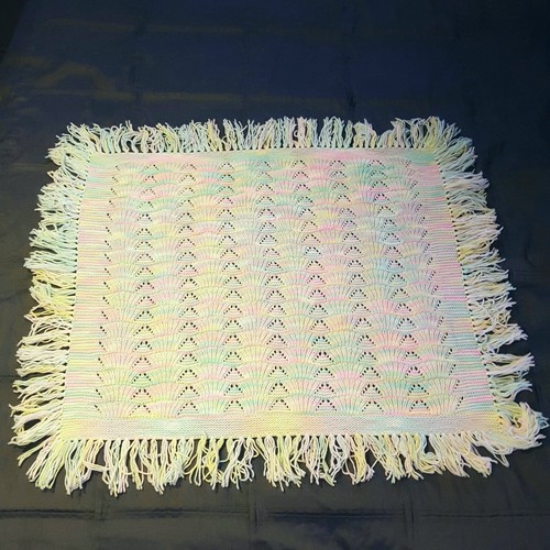 Baby Receiving Blanket Pastel Rainbow 32x38" Plus 4" Fringe Edge, Shell Pattern - Picture 2 of 7
