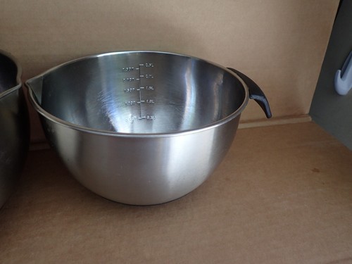 3 Piece Stainless Steel Nesting Large Mixing Bowl Set with handles - Picture 4 of 11