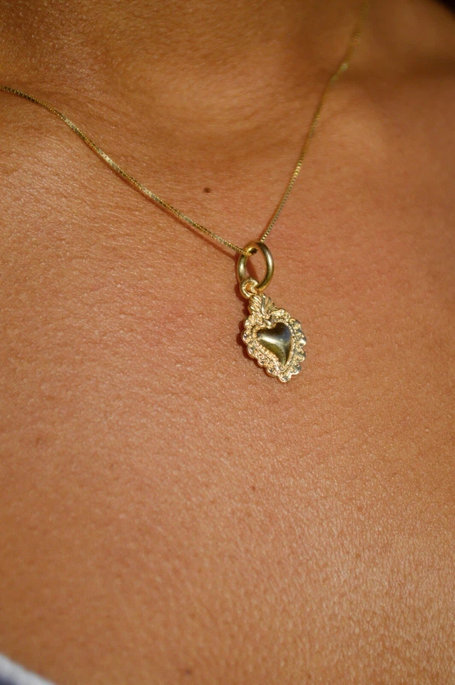 Collana con ciondolo cuore sacro in argento 925 placcato in oro - Immagine 4 di 4