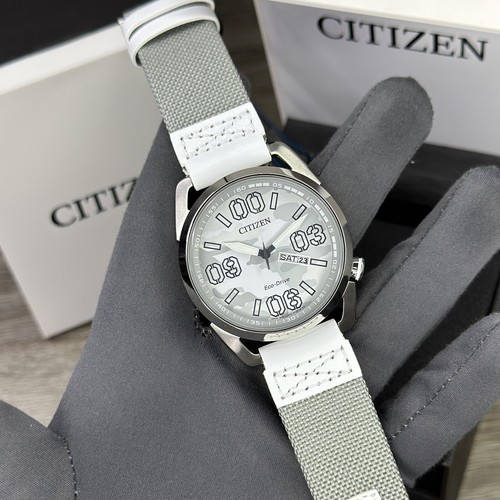 NUOVO✅DAY DATE✅ Orologio Uomo Citizen EcoDrive Camouflage Grigio Bianco Nylon AW0011-09J - Foto 4 di 20