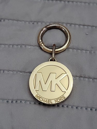 Michael Kors Medallion PreLoved Light Pink 2nd Medallion With Clasp - Picture 3 of 3