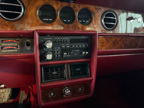 1985 Rolls-Royce Corniche convertible - Picture 30 of 40