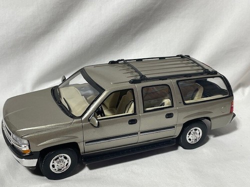 1/18 Welly #9854 Chevy Suburban 2500, Hard To Find!