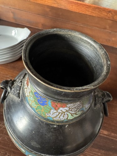 19th Century Japanese Bronze Cloisonne Vase with Handles - Picture 5 of 12