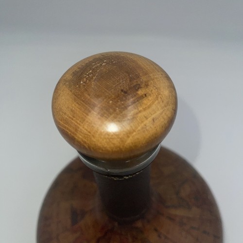 Vintage Leather Covered Decanter Bottle. Made In Italy. Beautiful condition! - Picture 4 of 6