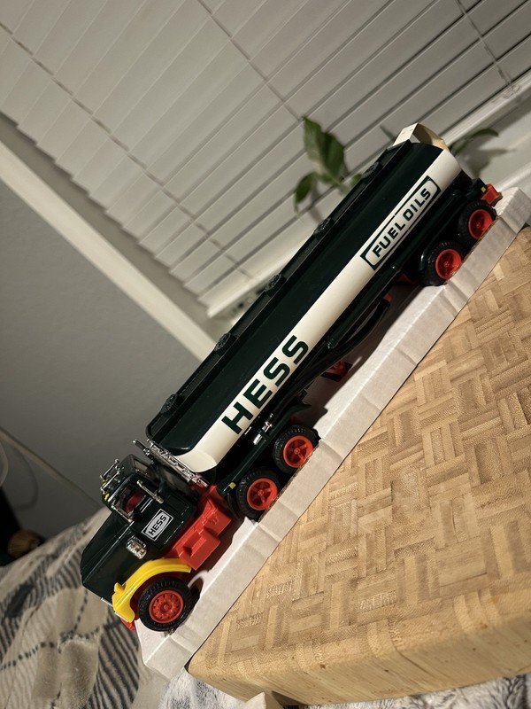 Hess Toy Truck Bank Tanker Truck Fuel Oils/Gasoline Advertising w/ Box