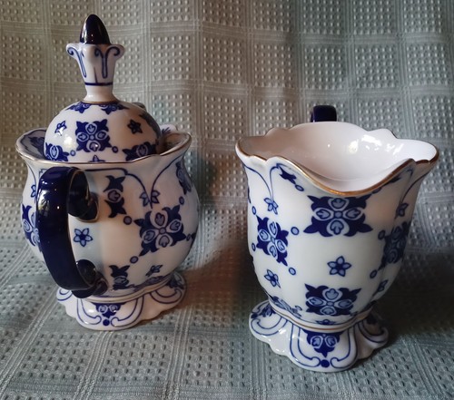 Trapunta Bombay Zuccheriera e Creamer modello piedi blu e bianco con bordo oro anni 90 - Foto 2 di 18