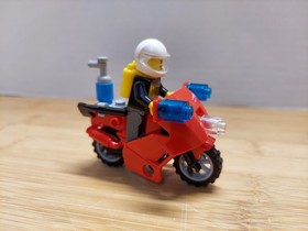 LEGO 10685. Juniors: Fire Suitcase. 100% Complete. 