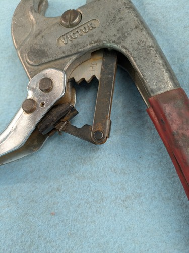 VICTOR VP-30 PVC PIPE CUTTER 1/2" - 1" PIPE - Picture 4 of 18