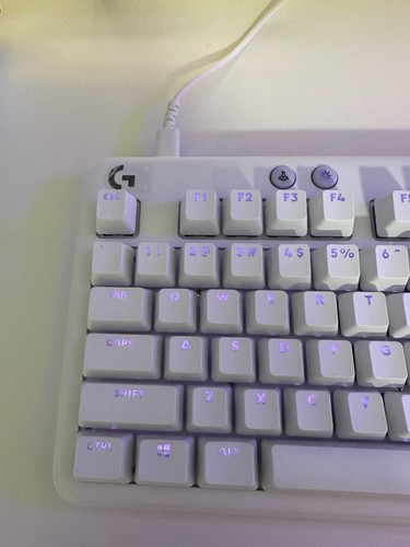EXCELLENT CONDITION LOGITECH G713 WHITE KEYBOARD AURORA WITH CLOUD WRIST PAD - Picture 2 of 3