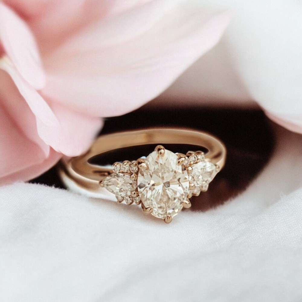 Diamond Engagement Ring 18k Yellow Gold Lab Grown Oval 2.70 Carat IGI Certified-image